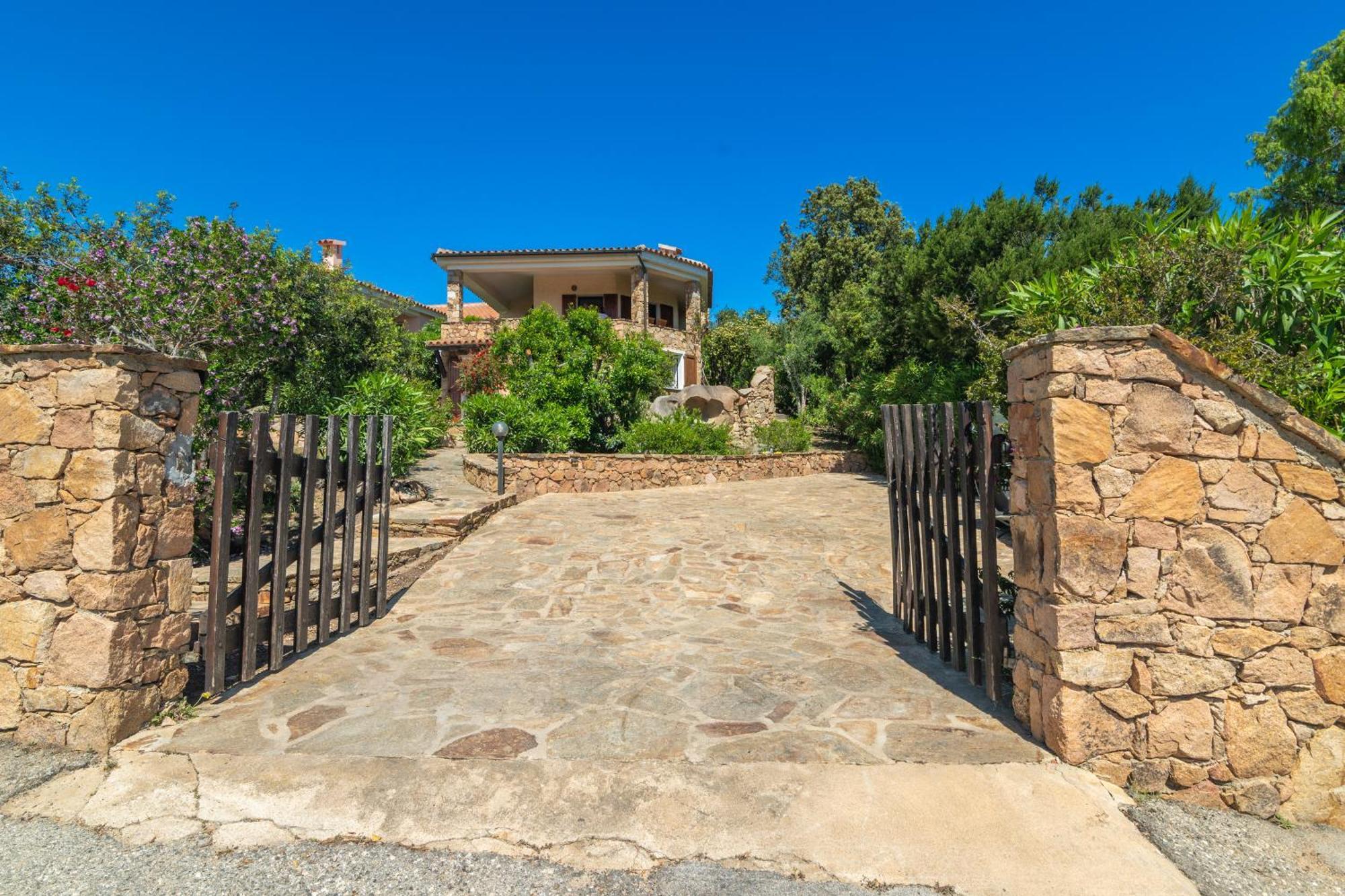 Villa Vista Mare Cala Ginepro Punta Molara Eksteriør billede